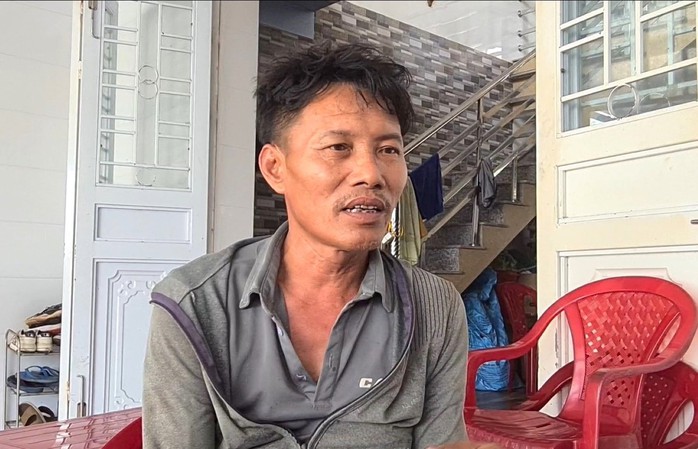 Chủ tàu kể lại giây phút đạp sóng cứu 3 ngư dân về từ "cõi chết"- Ảnh 1. Chủ tàu kể lại giây phút đạp sóng cứu 3 ngư dân về từ "cõi chết"- Ảnh 1.