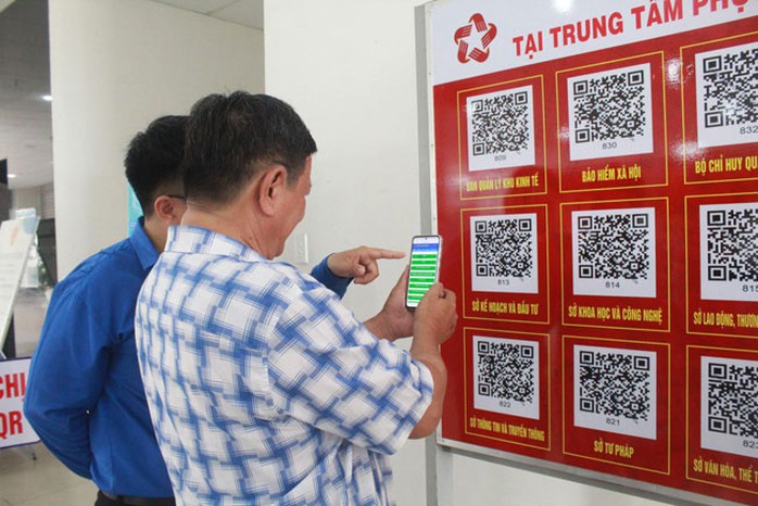 Tỉnh Long An vươn lên vị trí thứ 2 trong bảng xếp hạng Chỉ số năng lực cạnh tranh cấp tỉnh (PCI) năm 2023. Trong ảnh: Người dân Long An quét mã QR tra cứu thủ tục hành chính Ảnh: HÀ LONG Tỉnh Long An vươn lên vị trí thứ 2 trong bảng xếp hạng Chỉ số năng lực cạnh tranh cấp tỉnh (PCI) năm 2023. Trong ảnh: Người dân Long An quét mã QR tra cứu thủ tục hành chính Ảnh: HÀ LONG