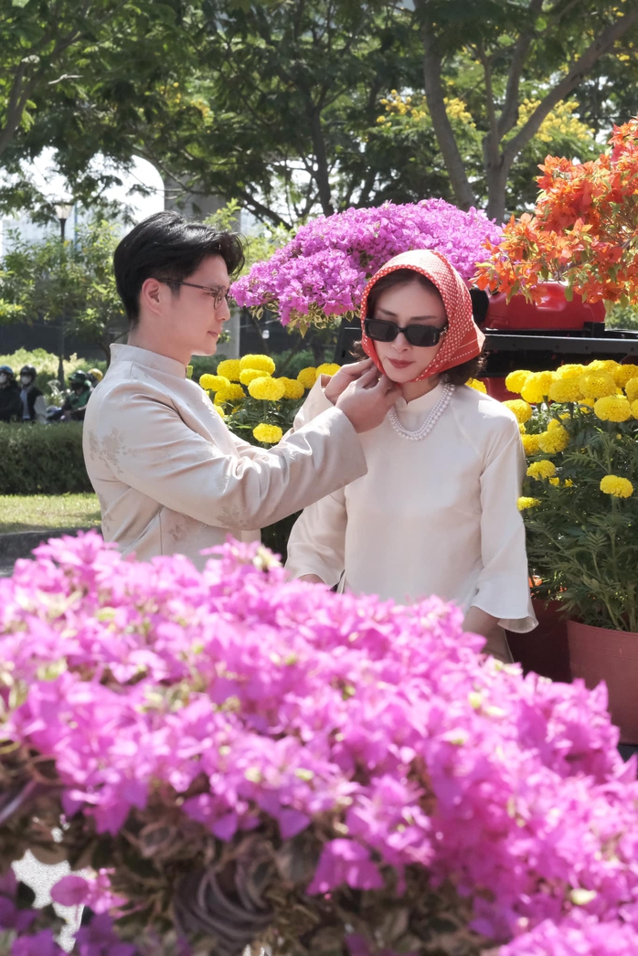 Ngô Thanh Vân nhí nhảnh kỷ niệm ngày cưới bên chồng trẻ- Ảnh 7. Ngô Thanh Vân nhí nhảnh kỷ niệm ngày cưới bên chồng trẻ- Ảnh 7.