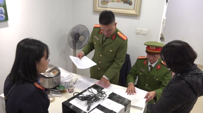 Vạch trần cách đăng kiểm viên móc nối người ngoài để nhận hối lộ- Ảnh 1. Vạch trần cách đăng kiểm viên móc nối người ngoài để nhận hối lộ- Ảnh 1.