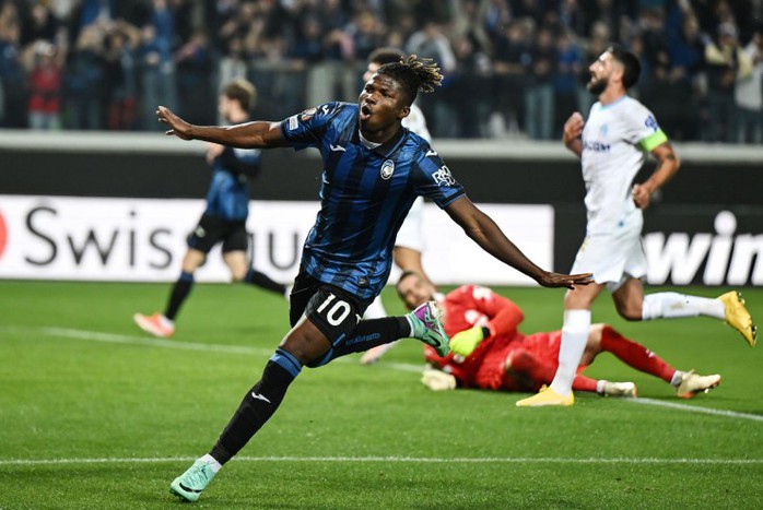 El Toure ghi bàn ấn định chiến thắng 3-0 El Toure ghi bàn ấn định chiến thắng 3-0