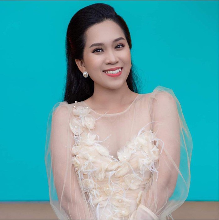 Ca sĩ Hồng Phượng lên tiếng về thông tin bồi thường 1 tỉ do khách ngộ độc- Ảnh 1. Ca sĩ Hồng Phượng lên tiếng về thông tin bồi thường 1 tỉ do khách ngộ độc- Ảnh 1.