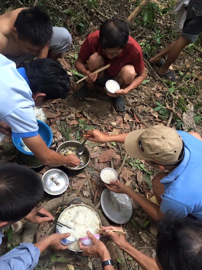 PHÓNG SỰ: Đời phu trầm ở xứ trầm hương- Ảnh 4. PHÓNG SỰ: Đời phu trầm ở xứ trầm hương- Ảnh 4.