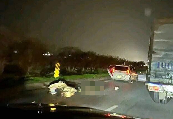 Đi xe máy ngược chiều trên cao tốc, người đàn ông tử vong trong vụ tai nạn liên hoàn- Ảnh 1. Đi xe máy ngược chiều trên cao tốc, người đàn ông tử vong trong vụ tai nạn liên hoàn- Ảnh 1.