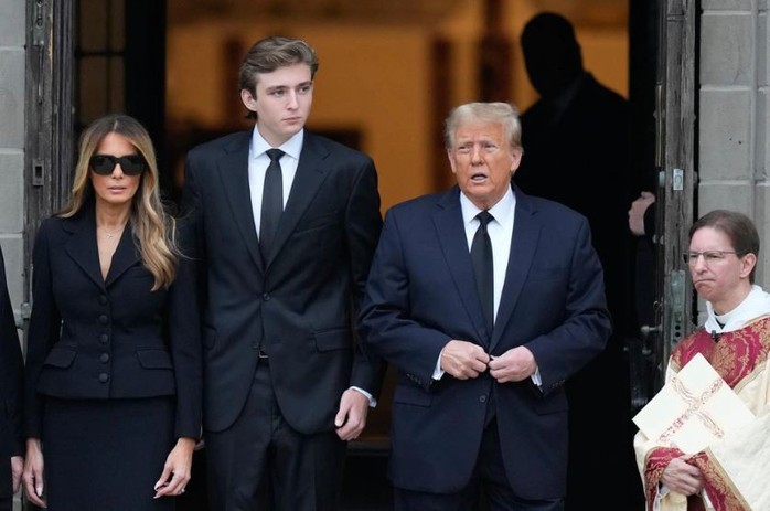 Barron Trump cao 2,01 m là thành viên có chiều cao vượt trội trong gia đình nhà Trump. Ảnh: New York Post Barron Trump cao 2,01 m là thành viên có chiều cao vượt trội trong gia đình nhà Trump. Ảnh: New York Post