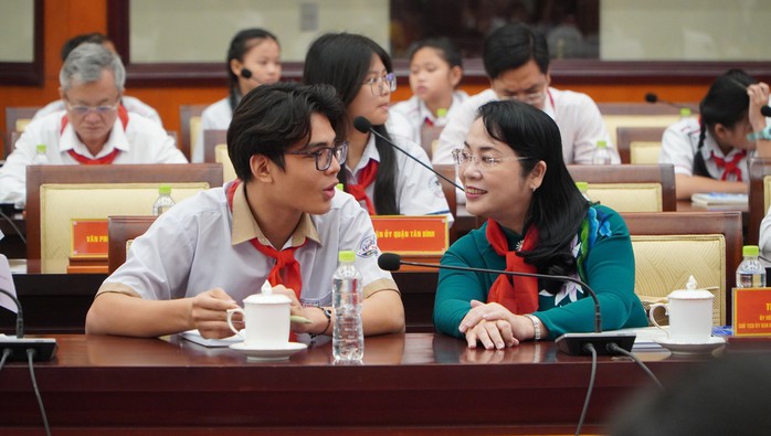 Lãnh đạo TP HCM gặp gỡ, lắng nghe thiếu nhi- Ảnh 3. Lãnh đạo TP HCM gặp gỡ, lắng nghe thiếu nhi- Ảnh 3.