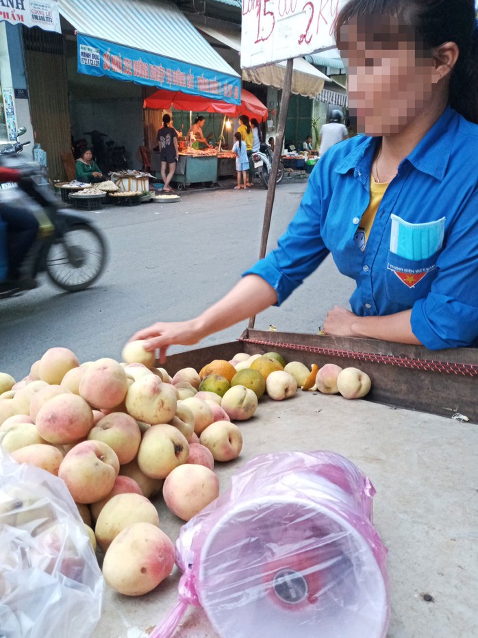 Mỗi xe bán hàng rong đều được trang bị một chiếc loa cầm tay để rao hàng Mỗi xe bán hàng rong đều được trang bị một chiếc loa cầm tay để rao hàng