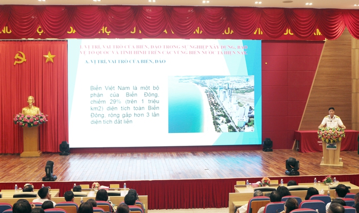 Trường ĐH Cửu Long tổ chức hội nghị về chủ quyền biển, đảo của Tổ quốc- Ảnh 2. Trường ĐH Cửu Long tổ chức hội nghị về chủ quyền biển, đảo của Tổ quốc- Ảnh 2.
