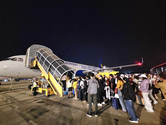 "Hạ nhiệt" giá vé máy bay- Ảnh 2. "Hạ nhiệt" giá vé máy bay- Ảnh 2.
