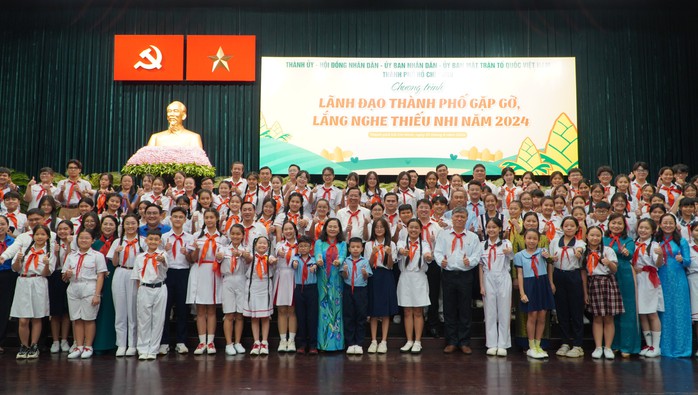 Lãnh đạo TP HCM gặp gỡ, lắng nghe thiếu nhi- Ảnh 1. Lãnh đạo TP HCM gặp gỡ, lắng nghe thiếu nhi- Ảnh 1.