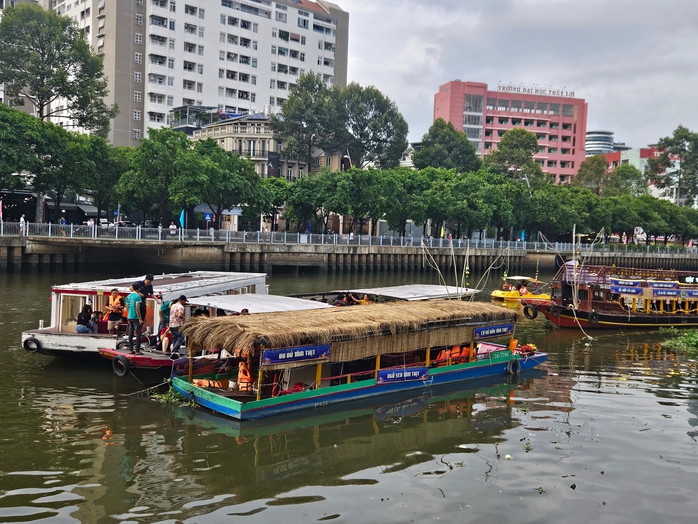 "Chợ nổi miền Tây" ở trung tâm TP HCM- Ảnh 1.