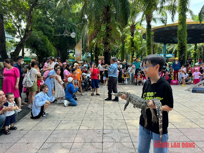 Ngày Quốc tế Thiếu nhi: Đầm Sen, Thảo Cầm Viên đông nghẹt trẻ- Ảnh 19. Ngày Quốc tế Thiếu nhi: Đầm Sen, Thảo Cầm Viên đông nghẹt trẻ- Ảnh 19.