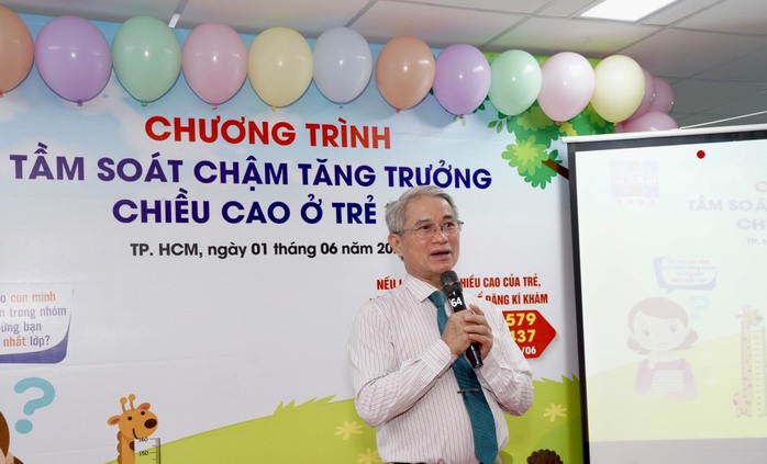 Nhiều trẻ 6-7 tuổi chỉ cao 1m- Ảnh 1. Nhiều trẻ 6-7 tuổi chỉ cao 1m- Ảnh 1.