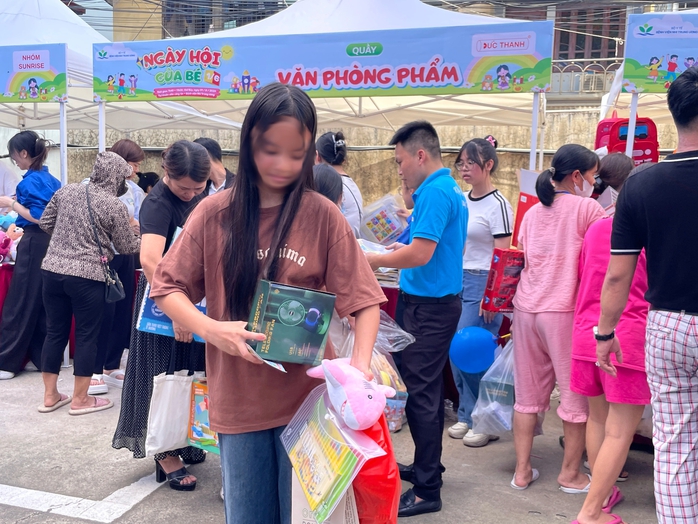 Tết thiếu nhi đặc biệt của những em bé trong bệnh viện- Ảnh 13. Tết thiếu nhi đặc biệt của những em bé trong bệnh viện- Ảnh 13.