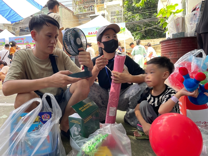 Tết thiếu nhi đặc biệt của những em bé trong bệnh viện- Ảnh 10. Tết thiếu nhi đặc biệt của những em bé trong bệnh viện- Ảnh 10.