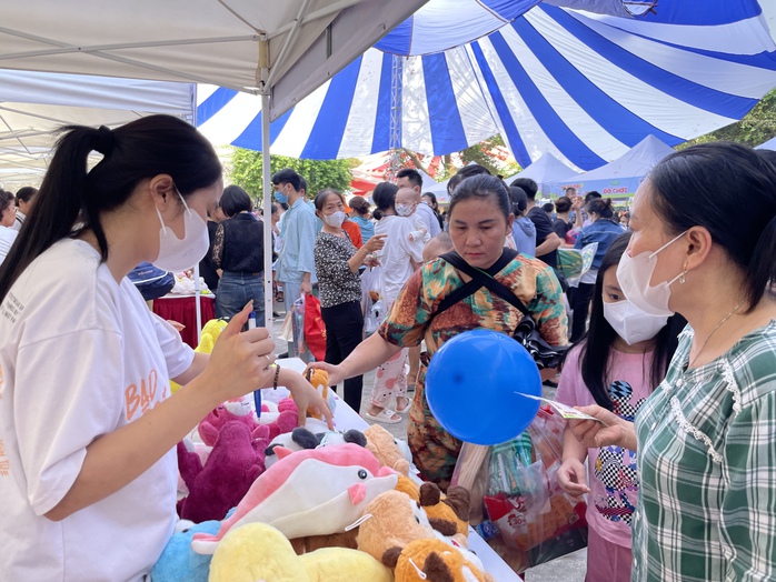 Tết thiếu nhi đặc biệt của những em bé trong bệnh viện- Ảnh 9. Tết thiếu nhi đặc biệt của những em bé trong bệnh viện- Ảnh 9.