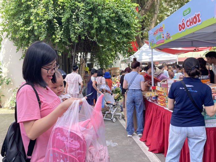 Tết thiếu nhi đặc biệt của những em bé trong bệnh viện- Ảnh 7. Tết thiếu nhi đặc biệt của những em bé trong bệnh viện- Ảnh 7.
