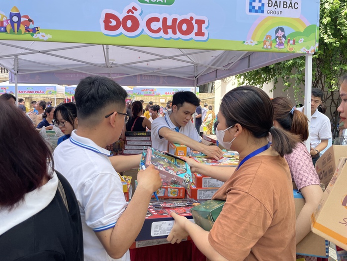 Tết thiếu nhi đặc biệt của những em bé trong bệnh viện- Ảnh 15. Tết thiếu nhi đặc biệt của những em bé trong bệnh viện- Ảnh 15.
