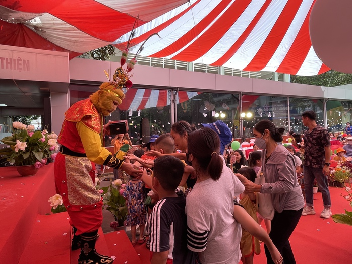 Tết thiếu nhi đặc biệt của những em bé trong bệnh viện- Ảnh 3. Tết thiếu nhi đặc biệt của những em bé trong bệnh viện- Ảnh 3.