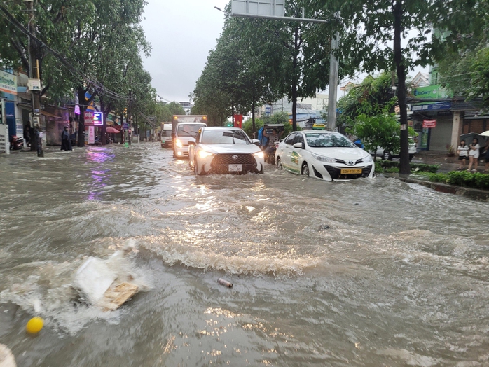 Thấp thỏm nỗi lo ngập nước- Ảnh 1. Thấp thỏm nỗi lo ngập nước- Ảnh 1.
