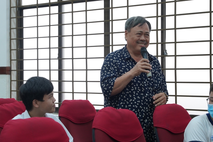 Học sinh học thiết kế mạch điện, lập trình miễn phí tại trường đại học- Ảnh 4. Học sinh học thiết kế mạch điện, lập trình miễn phí tại trường đại học- Ảnh 4.