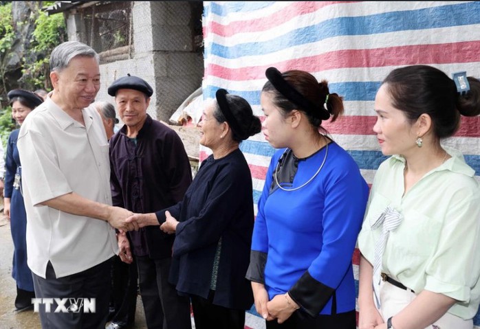 Chủ tịch nước Tô Lâm thăm và dâng hương tại Khu di tích quốc gia đặc biệt Pác Bó- Ảnh 7. Chủ tịch nước Tô Lâm thăm và dâng hương tại Khu di tích quốc gia đặc biệt Pác Bó- Ảnh 7.