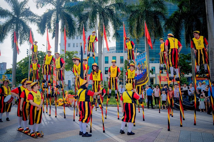 Lễ hội đường phố có gì mà làm Huế náo nhiệt đến vậy?- Ảnh 5. Lễ hội đường phố có gì mà làm Huế náo nhiệt đến vậy?- Ảnh 5.