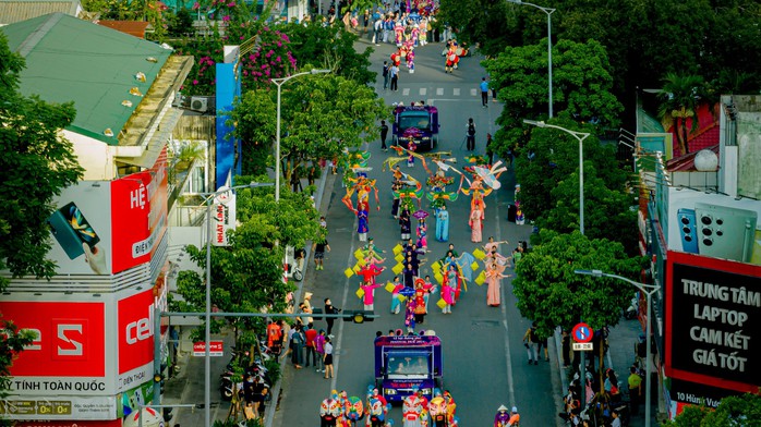 Lễ hội đường phố có gì mà làm Huế náo nhiệt đến vậy?- Ảnh 7. Lễ hội đường phố có gì mà làm Huế náo nhiệt đến vậy?- Ảnh 7.