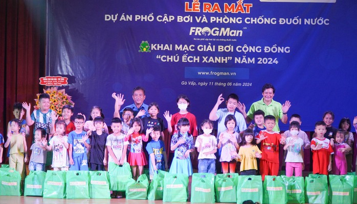 Ra mắt dự án phổ cập bơi và phòng chống đuối nước - Frogman- Ảnh 2. Ra mắt dự án phổ cập bơi và phòng chống đuối nước - Frogman- Ảnh 2.
