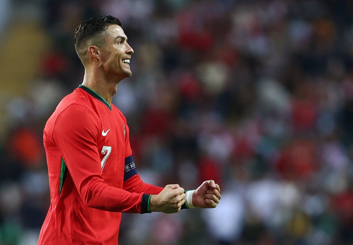 "Gã điên" Conor McGregor đặt "niềm tin lớn" cho Cristiano Ronaldo- Ảnh 3. "Gã điên" Conor McGregor đặt "niềm tin lớn" cho Cristiano Ronaldo- Ảnh 3.