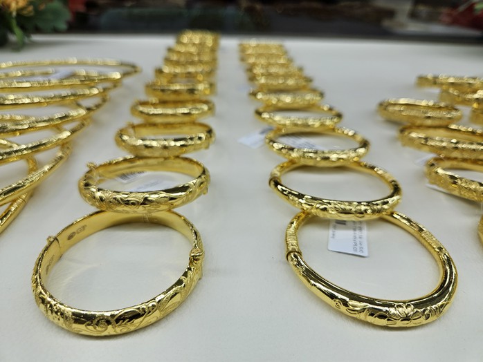 Giá vàng nhẫn tiếp tục tăng vọt, vàng miếng SJC ổn định- Ảnh 1. Giá vàng nhẫn tiếp tục tăng vọt, vàng miếng SJC ổn định- Ảnh 1.