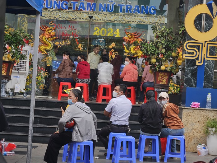 Công ty SJC ngừng phát số thứ tự mua vàng miếng- Ảnh 1. Công ty SJC ngừng phát số thứ tự mua vàng miếng- Ảnh 1.