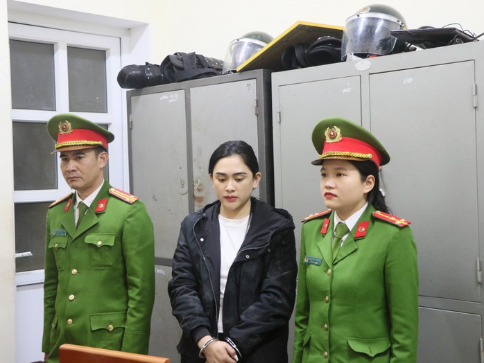 Uống rượu bia rồi lái ô tô tông chết người, nữ tài xế lãnh án- Ảnh 1. Uống rượu bia rồi lái ô tô tông chết người, nữ tài xế lãnh án- Ảnh 1.