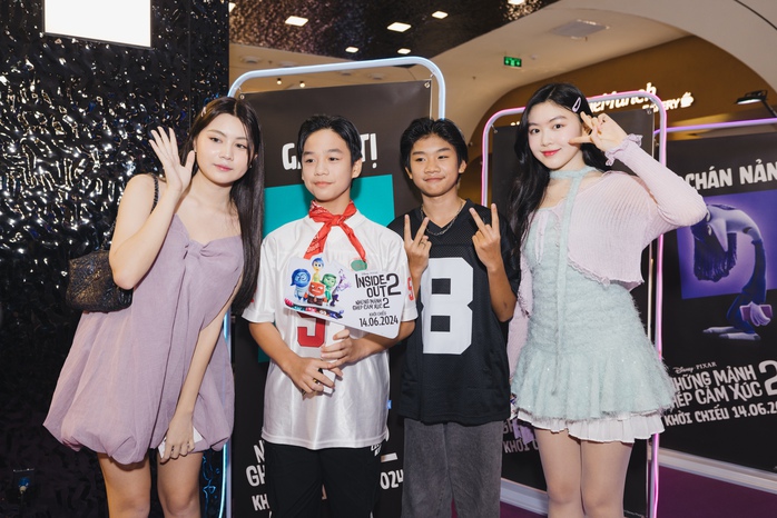 Hai con gái Quyền Linh duyên dáng thảm đỏ- Ảnh 3. Hai con gái Quyền Linh duyên dáng thảm đỏ- Ảnh 3.