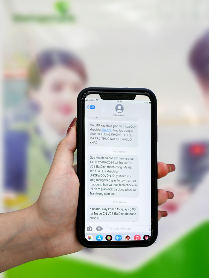 Khách đặt mua vàng miếng SJC online sẽ nhận vàng trong buổi sáng- Ảnh 1. Khách đặt mua vàng miếng SJC online sẽ nhận vàng trong buổi sáng- Ảnh 1.