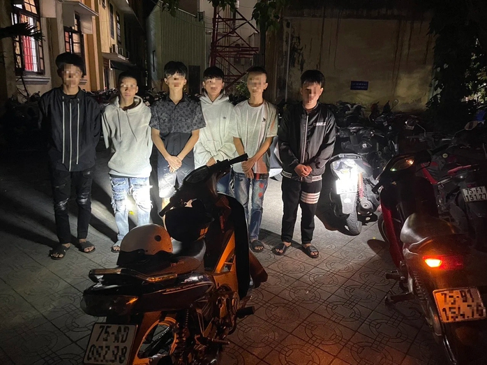 Kinh hãi nhóm thanh thiếu niên chạy xe Kinh hãi nhóm thanh thiếu niên chạy xe