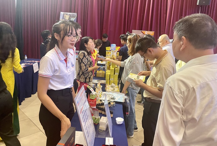 Doanh nghiệp không vững pháp lý dễ bị "cấm xuất cảnh" vì nợ thuế- Ảnh 3. Doanh nghiệp không vững pháp lý dễ bị "cấm xuất cảnh" vì nợ thuế- Ảnh 3.