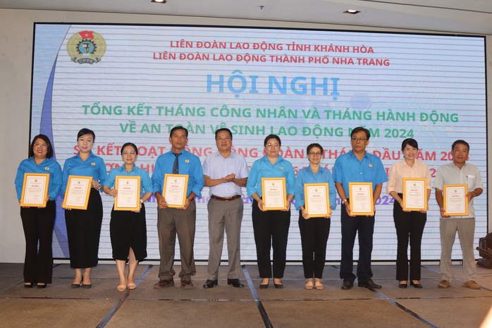LĐLĐ Nha Trang tổ chức nhiều hoạt động chăm lo người lao động
- Ảnh 3. LĐLĐ Nha Trang tổ chức nhiều hoạt động chăm lo người lao động
- Ảnh 3.