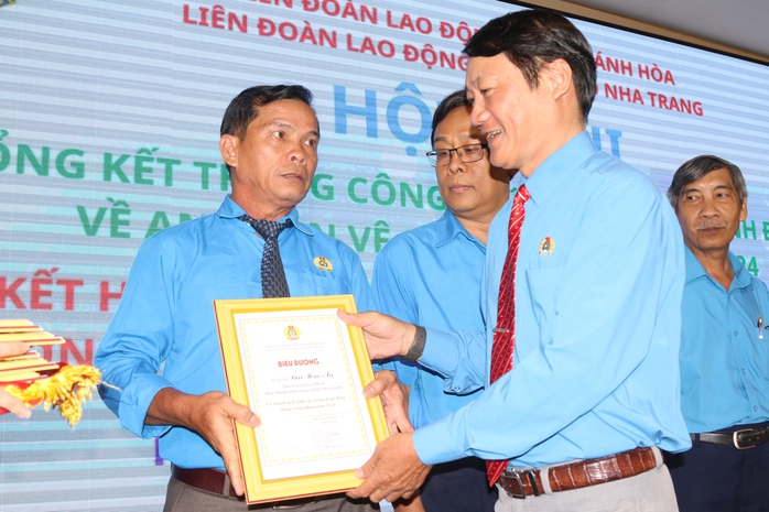 LĐLĐ Nha Trang tổ chức nhiều hoạt động chăm lo người lao động
- Ảnh 4. LĐLĐ Nha Trang tổ chức nhiều hoạt động chăm lo người lao động
- Ảnh 4.