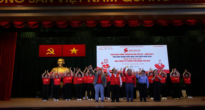 Phó Bí thư Thường trực Thành ủy TP HCM Nguyễn Hồ Hải cùng hàng ngàn người hiến máu- Ảnh 5. Phó Bí thư Thường trực Thành ủy TP HCM Nguyễn Hồ Hải cùng hàng ngàn người hiến máu- Ảnh 5.