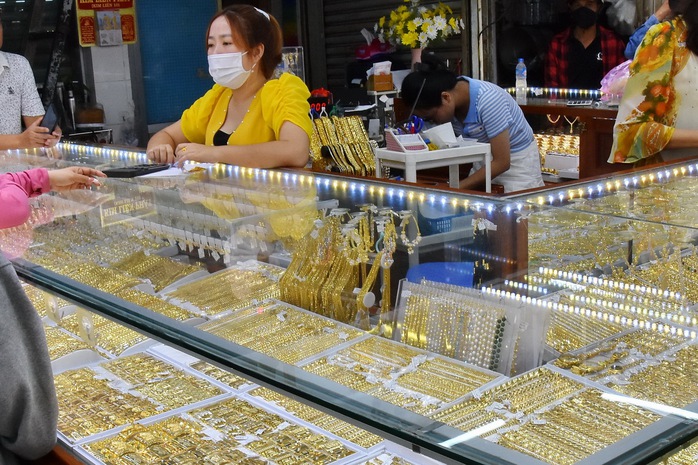 Giá vàng hôm nay, 13-6: Tiếp tục "nóng" lên- Ảnh 1.