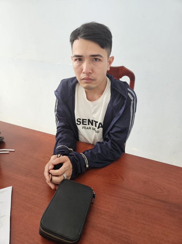 Bắt đối tượng trốn truy nã vừa nhập cảnh từ Campuchia vào Tây Ninh- Ảnh 1. Bắt đối tượng trốn truy nã vừa nhập cảnh từ Campuchia vào Tây Ninh- Ảnh 1.