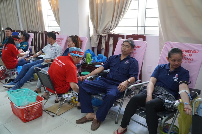 Phó Bí thư Thường trực Thành ủy TP HCM Nguyễn Hồ Hải cùng hàng ngàn người hiến máu- Ảnh 4. Phó Bí thư Thường trực Thành ủy TP HCM Nguyễn Hồ Hải cùng hàng ngàn người hiến máu- Ảnh 4.