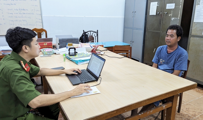 Bắt quả tang đối tượng chở hơn 530.000 USD qua biên giới- Ảnh 1. Bắt quả tang đối tượng chở hơn 530.000 USD qua biên giới- Ảnh 1.