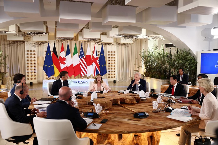 Các lãnh đạo G7 nhóm họp tại thị trấn Savelletri, vùng Puglia - Ý hôm 13-6 Ảnh: REUTERS Các lãnh đạo G7 nhóm họp tại thị trấn Savelletri, vùng Puglia - Ý hôm 13-6 Ảnh: REUTERS