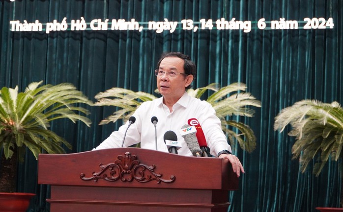 Bí thư Thành ủy TP HCM Nguyễn Văn Nên phát biểu tại hội nghị, ngày 13-6 Bí thư Thành ủy TP HCM Nguyễn Văn Nên phát biểu tại hội nghị, ngày 13-6