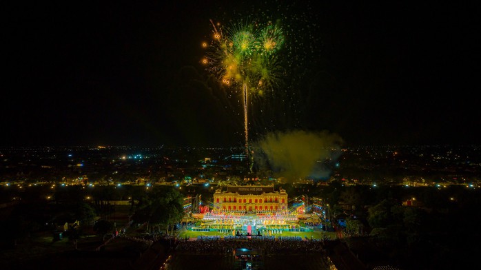 Bế mạc Festival Huế 2024: Ước vọng về một thành phố festival
- Ảnh 2. Bế mạc Festival Huế 2024: Ước vọng về một thành phố festival
- Ảnh 2.