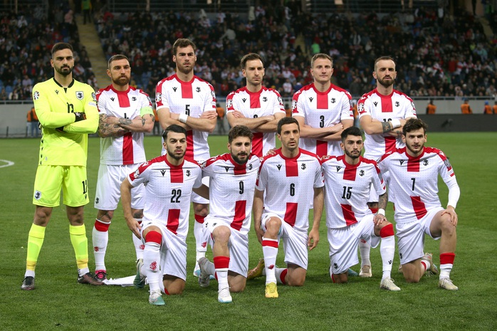 Tỉ phú trao thưởng "khủng" cho tuyển Georgia nhờ vượt vòng bảng Euro 2024- Ảnh 5. Tỉ phú trao thưởng "khủng" cho tuyển Georgia nhờ vượt vòng bảng Euro 2024- Ảnh 5.