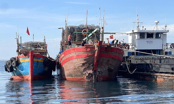 Tàu hàng va chạm với tàu cá, 8 ngư dân gặp nạn- Ảnh 1. Tàu hàng va chạm với tàu cá, 8 ngư dân gặp nạn- Ảnh 1.