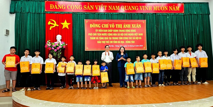 Phó Chủ tịch nước Võ Thị Ánh Xuân làm việc tại tỉnh Bà Rịa - Vũng Tàu- Ảnh 1. Phó Chủ tịch nước Võ Thị Ánh Xuân làm việc tại tỉnh Bà Rịa - Vũng Tàu- Ảnh 1.